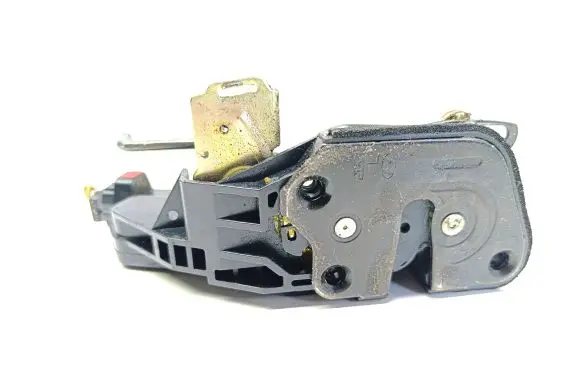 Hyundai Trajet Front door lock