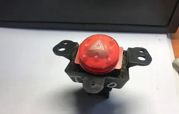 Nissan Almera Tino Hazard light switch 06016