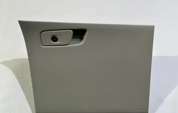 Chrysler Pacifica Glove box 3848821