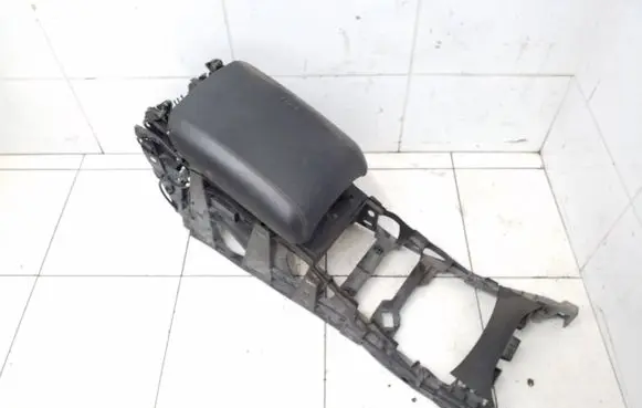 Mercedes-Benz R W251 Armrest A2516801052 A2516800051 A2514401933