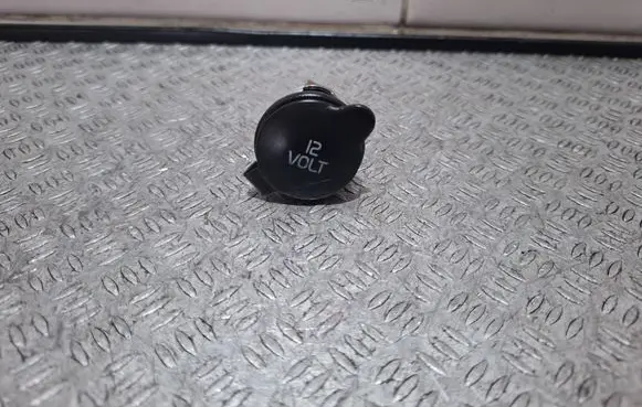 Volvo V50 Cigarette lighter front 
