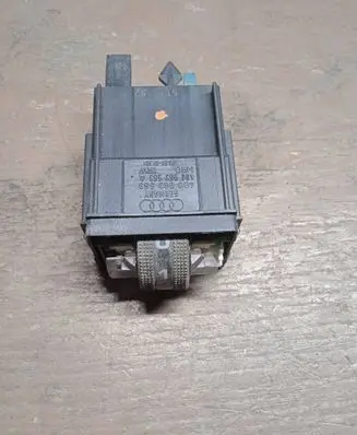 Audi A6 S6 C5 4B Seat heating switch 4B0963563A 4B0963563