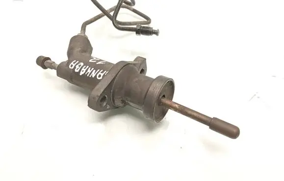 BMW X3 E83 Clutch slave cylinder 6740 UR03