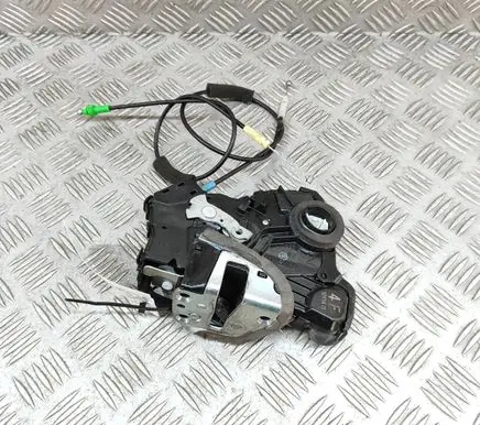 Lexus CT 200H Front door lock 6903042221