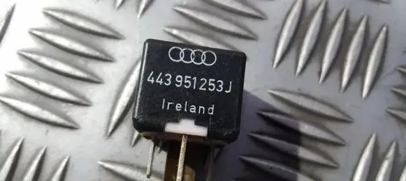 Volkswagen PASSAT B5 Other relay 443951253j 899511