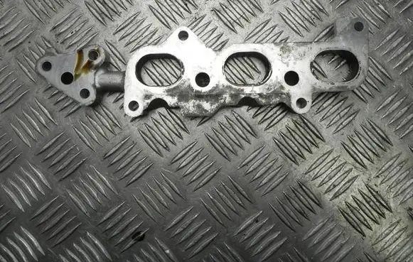 Toyota Yaris Intake manifold 1713540020 VD20563