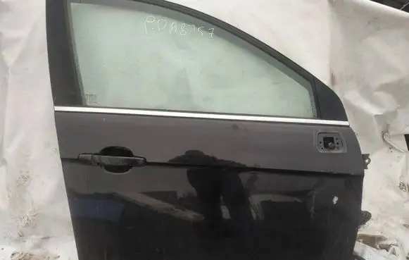 Chevrolet Captiva Front door juodos
