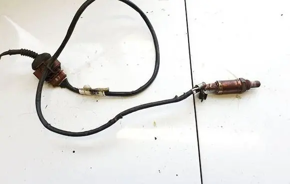 Volkswagen Golf IV Lambda probe sensor 021906265ae 0258003757