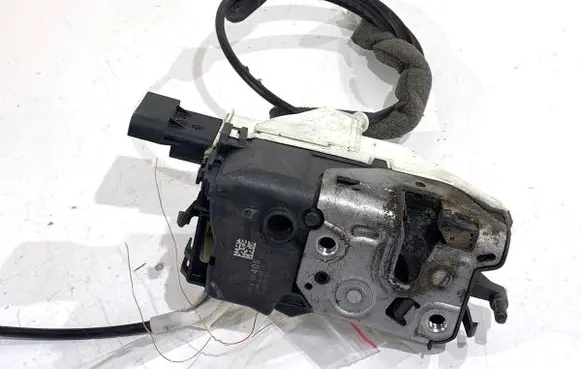 Peugeot Partner Front door lock 828405