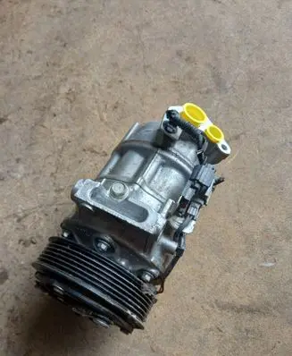 Renault Clio V Air conditioning (A/C) compressor (pump) 926006UBOA
