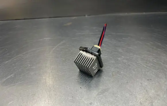 Suzuki Grand Vitara II Heater blower motor/fan resistor 022a10j