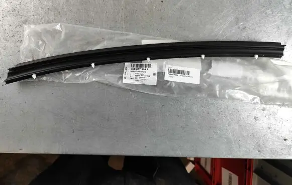 Volkswagen Multivan T6 Front door rubber seal 7h0837566a