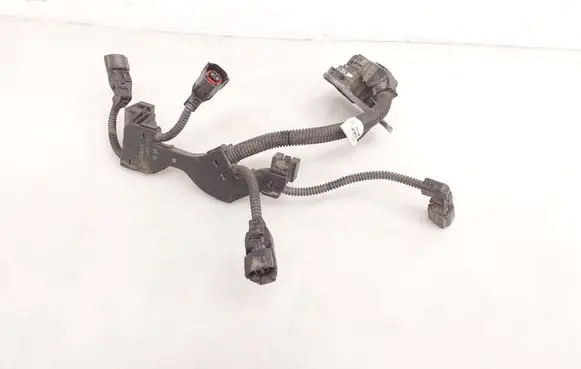 Lexus ES 300h (7th Gen) Fuel injector wires 8212633050B