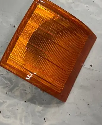 Mercedes-Benz Vario Front indicator light 0008207521