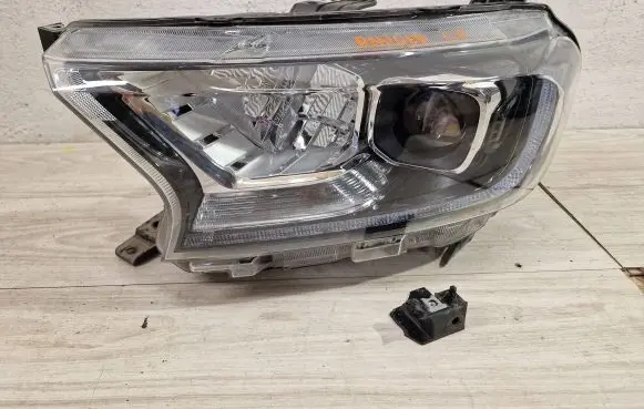 Ford Ranger Headlight/headlamp JB3B13E015BA