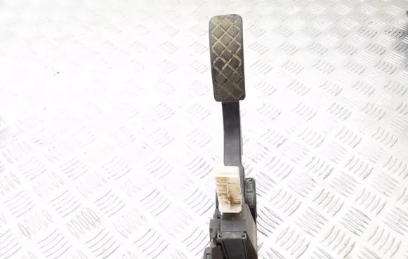 Volkswagen Golf IV Accelerator throttle pedal 0281002342