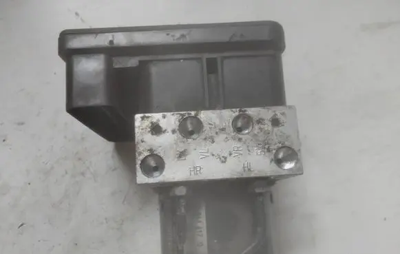Skoda Octavia Mk2 (1Z) ABS Pump 1C0907379K 1K0614517D