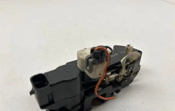 Opel Frontera B Front door lock