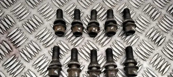 Volvo V70 Nuts/bolts 