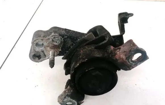 Toyota RAV 4 (XA30) Engine mount bracket