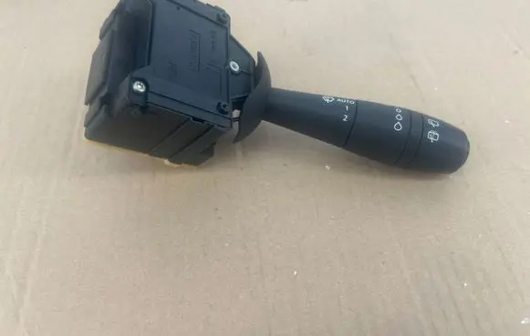Renault Clio IV Wiper control stalk E10670323 0670322 887R