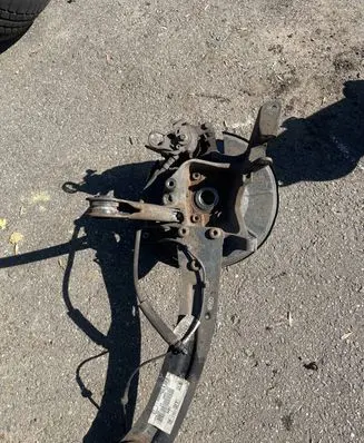 Ford Kuga I Rear wheel hub spindle/knuckle AU2573623A 29055134