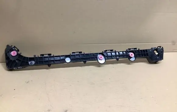Rear bumper mounting bracket