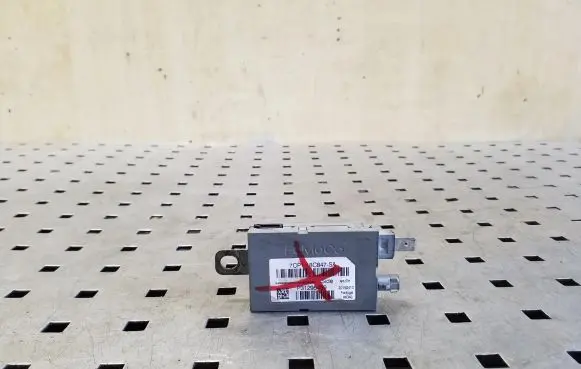 Volvo XC70 Aerial antenna amplifier 31295459 7CP118C847SA