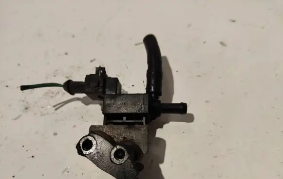 Volvo S80 Turbo solenoid valve 72251702