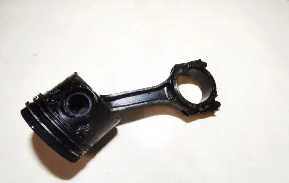 Ford Mondeo Mk III Piston with connecting rod 246558
