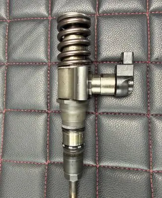 Volkswagen PASSAT B6 Fuel injector 03G130 301068 110922