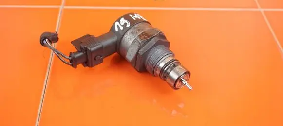 Jaguar XE Fuel pressure sensor 0281006464 19MB13