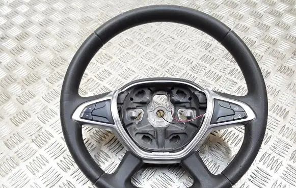 Renault Sandero II Steering wheel 484005093r