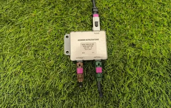 Mercedes-Benz S W221 Aerial antenna amplifier A2218203789 29012007 043195B