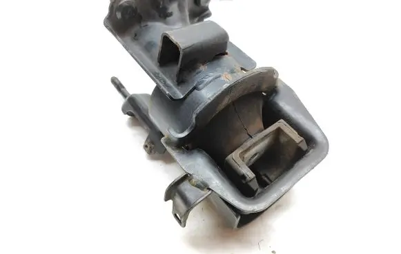 Toyota RAV 4 (XA50) Engine mount bracket J2010918