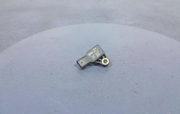 BMW X3 E83 Turbo air boost pressure sensor 9885466