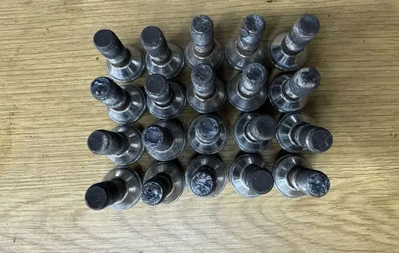 Volvo XC90 Nuts/bolts 