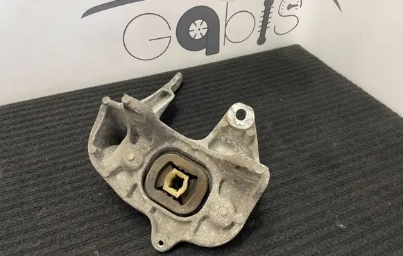Mercedes-Benz Vito Viano W447 Engine mount bracket A4472420001