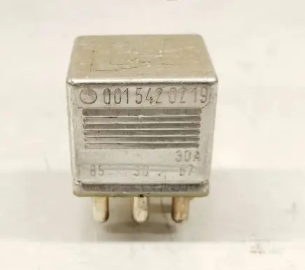 Mercedes-Benz COMPAKT W115 Other relay 0015420219