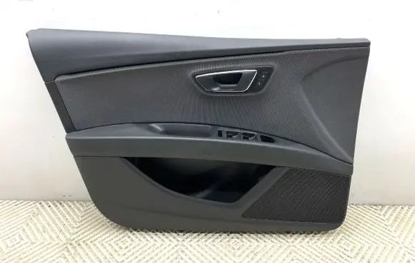 Seat Leon (5F) Front door card panel trim