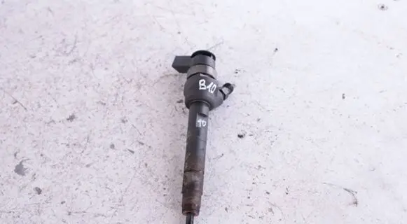 BMW 1 E81 E87 Fuel injector 7798446 045110289
