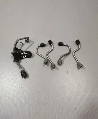 KIA Sportage Fuel injector supply line/pipe 