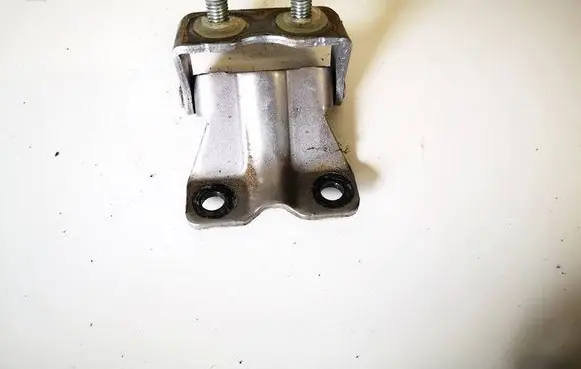 Subaru Legacy Tailgate/trunk/boot hinge