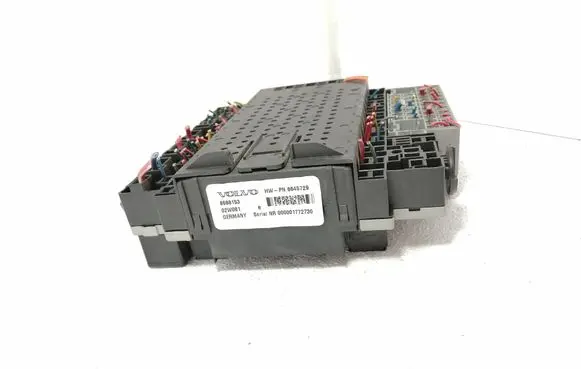 Volvo V70 Fuse module 8688153