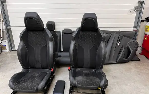Peugeot 2008 II Seat set 