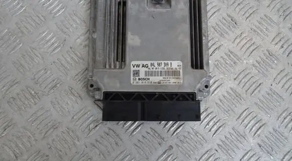 Volkswagen Golf VII Engine control unit/module 04L907309B