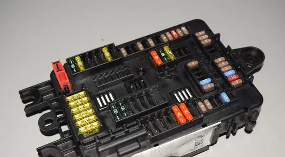 BMW 1 F20 F21 Fuse module 9228158 9261111