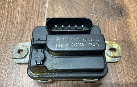 Mercedes-Benz SL R129 Coolant fan relay A0165459632