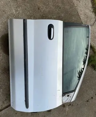 Nissan Almera Tino Front door