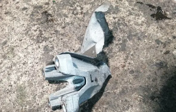 Audi A6 S6 C7 4G Engine mounting bracket 8K0199307BJ